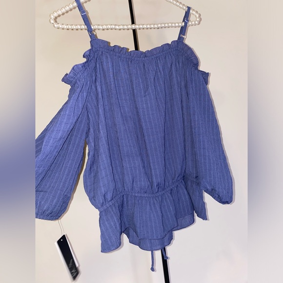 Off the Shoulder in a pretty blue color and tie waist - Size Large - NWT / BCX - Picture 9 of 9